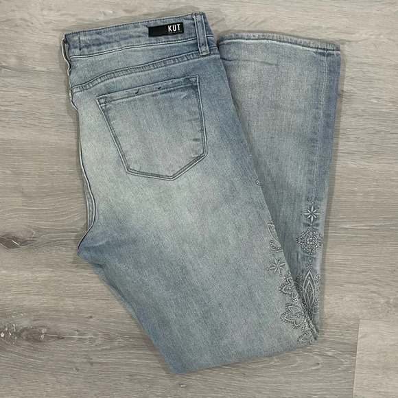 KUT FROM THE KLOTH CATHERINE BOYFRIEND FLORAL EMBROIDERED JEANS Size 10 - Picture 3 of 3